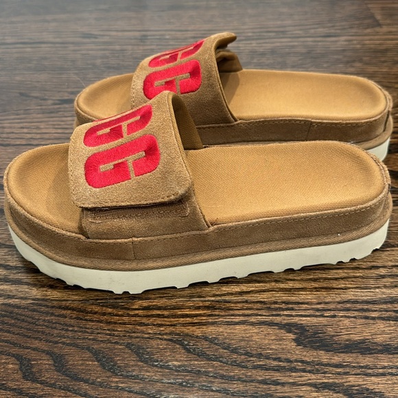 UGG Slip On Shoes LIKE NEW - Picture 3 of 8